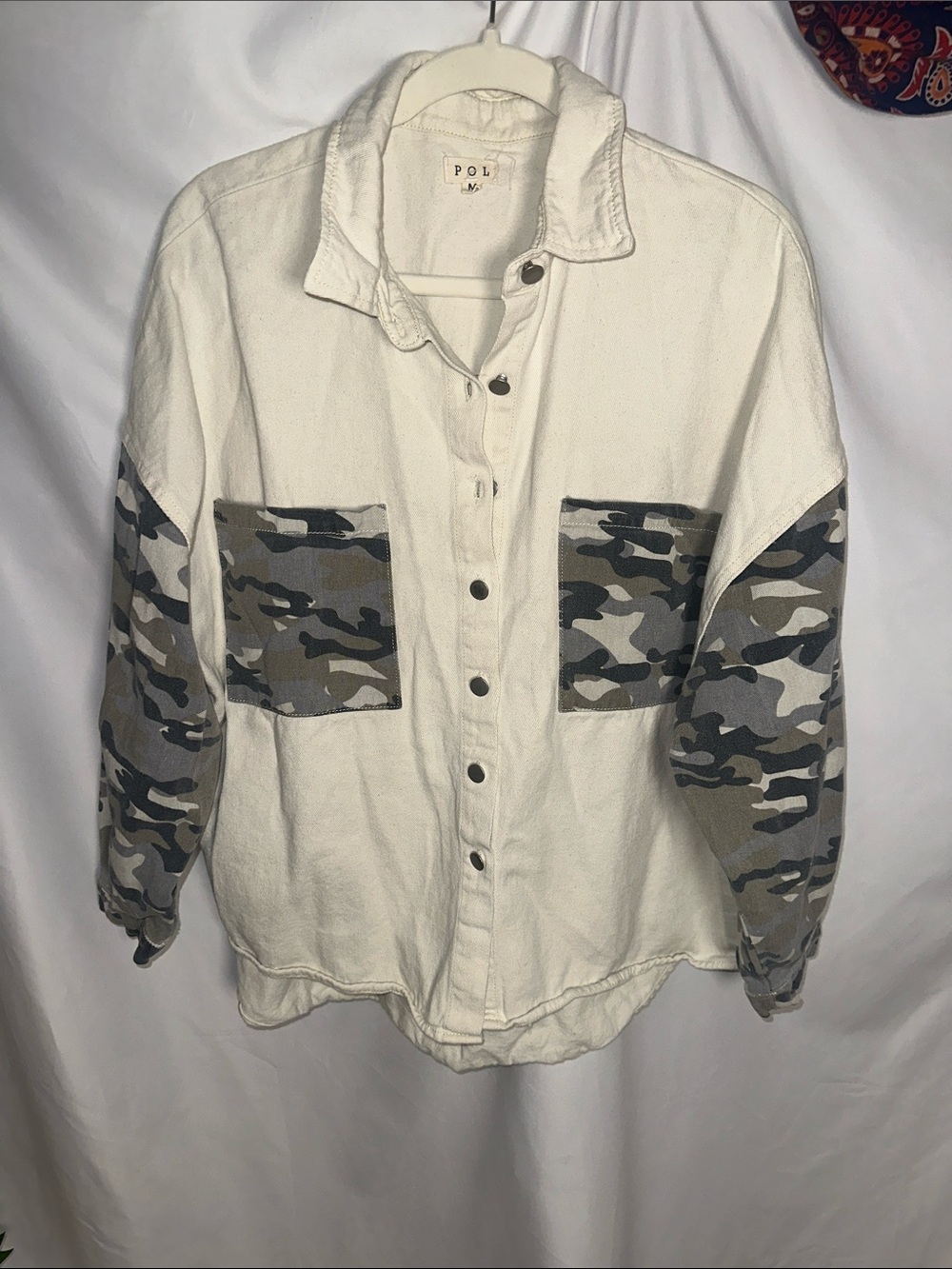 POL Cream Button-Up Shirt Jacket with Green/Gray Camo Pockets & Sleeves